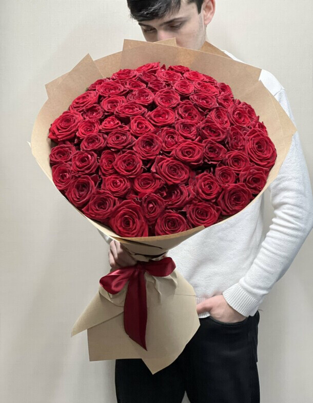 51 роза 70 см 🌹, артикул F1341459 - 24464 рублей, доставка по городу. Flawery - доставка цветов