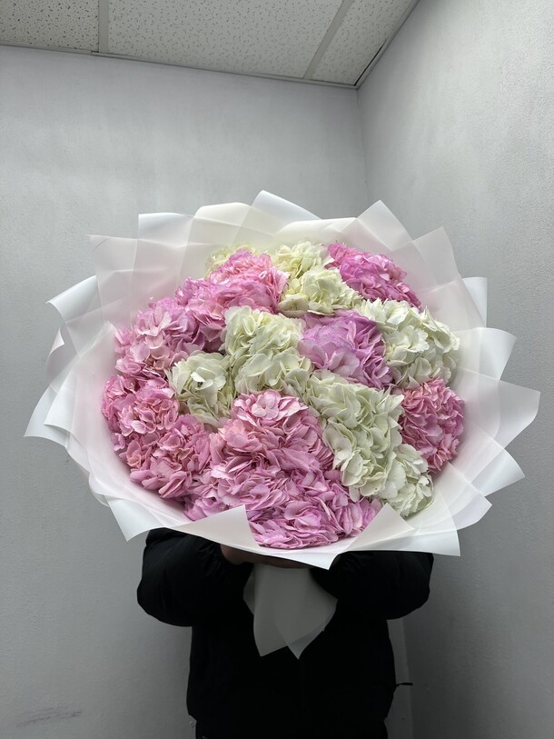 Букет из 15 гортензии микс, артикул F1388273 - 18504 рублей, доставка по городу. Flawery - доставка цветов