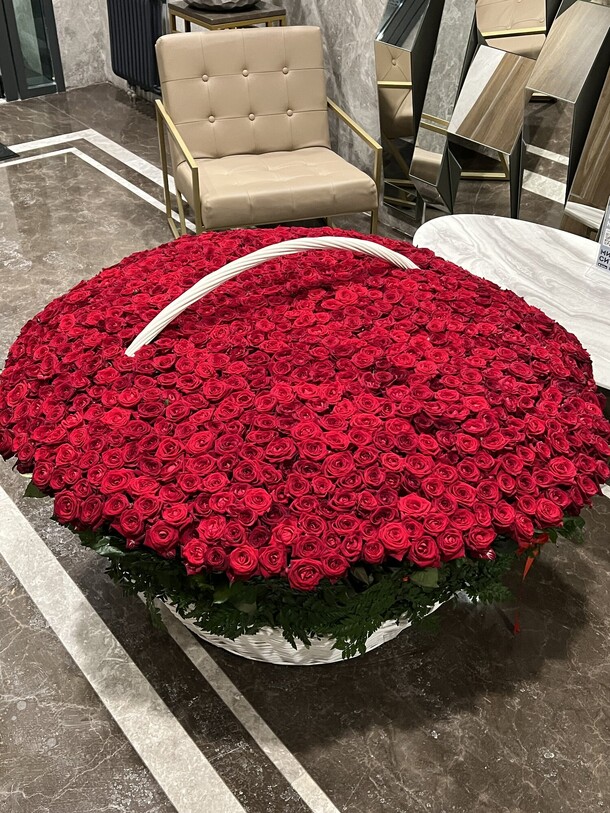 1001 роза в корзине 😍, артикул F1388276 - 347854 рублей, доставка по городу. Flawery - доставка цветов