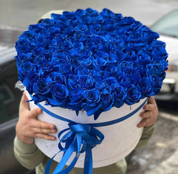 101 синяя роза в коробке 💙, артикул F1388305 - 119339 рублей, доставка по городу. Flawery - доставка цветов
