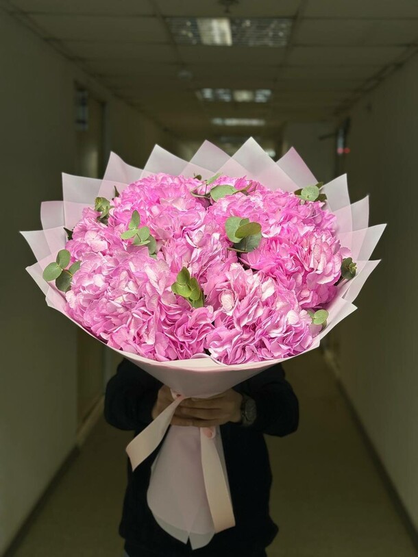 Букет гортензии с эвкалиптом, артикул F1388309 - 25752 рублей, доставка по городу. Flawery - доставка цветов