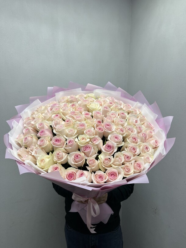 Нежный букет 101 роза ревиваль 💕, артикул F1480541 - 45079 рублей, доставка по городу. Flawery - доставка цветов