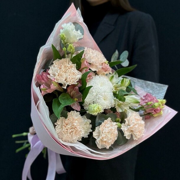 Букет альстромерия, эустома, диантусы и кустовая хризантема (сб 031), артикул F1366716 - 6556 рублей, доставка по городу. Flawery - доставка цветов