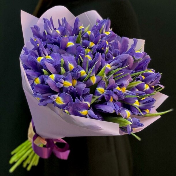 Букет ирисы 25 шт (мб 047), артикул F1374600 - 7086 рублей, доставка по городу. Flawery - доставка цветов