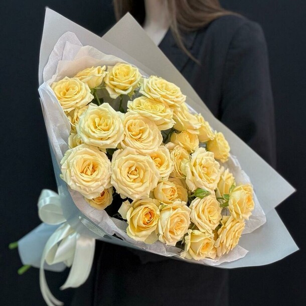 Букет кустовая роза (мб 068), артикул F1375613 - 3721 рублей, доставка по городу. Flawery - доставка цветов