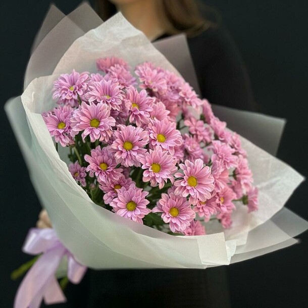 Букет комплимент из розовых ромашек (мб 088), артикул F1375694 - 4250 рублей, доставка по городу. Flawery - доставка цветов