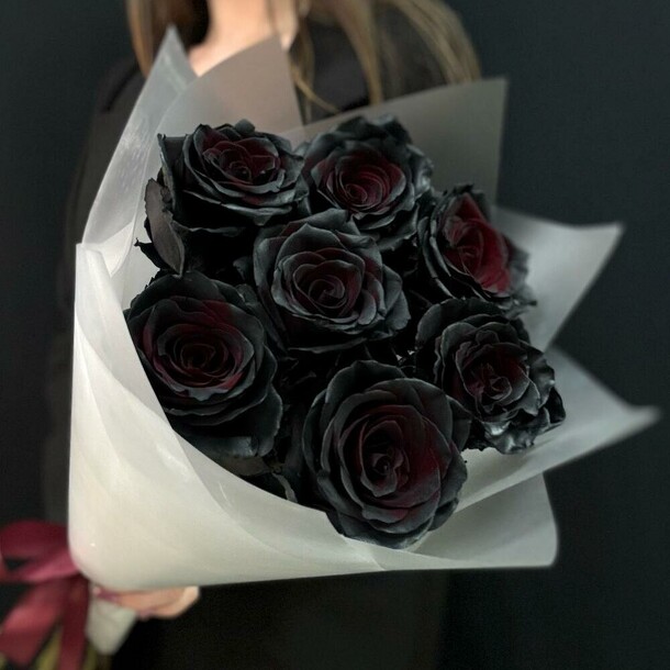 Букет из 7 чёрных роз (мб 100), артикул F1375786 - 8575 рублей, доставка по городу. Flawery - доставка цветов