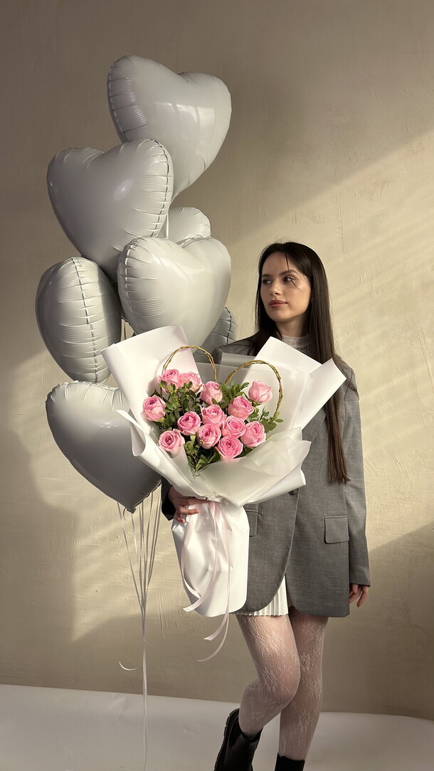 Букет №13, артикул F1393096 - 11900 рублей, доставка по городу. Flawery - доставка цветов