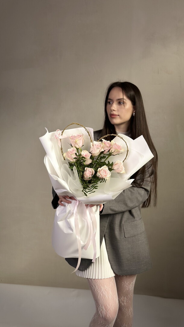 Букет №14, артикул F1393097 - 9900 рублей, доставка по городу. Flawery - доставка цветов