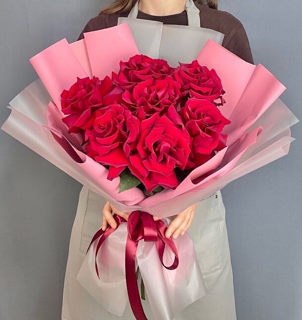 Букет из 7 красных французских роз, артикул F1342282 - 6776 рублей, доставка по городу. Flawery - доставка цветов