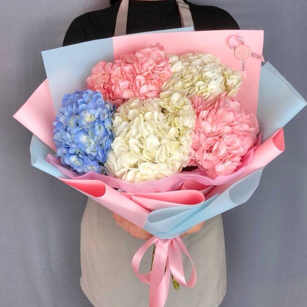 Букет из 5 гортензий, артикул F1342347 - 8773 рублей, доставка по городу. Flawery - доставка цветов