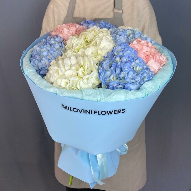 Букет из 9 гортензий, артикул F1342666 - 15428 рублей, доставка по городу. Flawery - доставка цветов