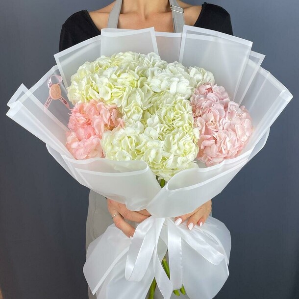 Букет из 5 гортензий, артикул F1342684 - 8773 рублей, доставка по городу. Flawery - доставка цветов