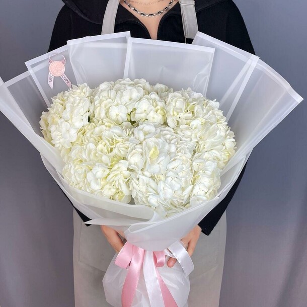 Букет из 5 белых гортензий, артикул F1342687 - 8249 рублей, доставка по городу. Flawery - доставка цветов