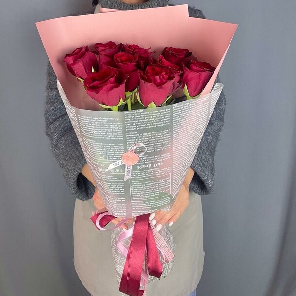 Букет из 9 красных роз, артикул F1342923 - 8531 рублей, доставка по городу. Flawery - доставка цветов