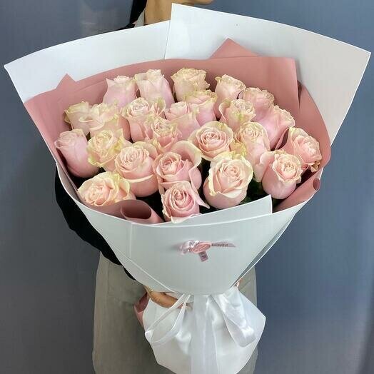 Букет из 25 розовых роз, артикул F1343776 - 22567 рублей, доставка по городу. Flawery - доставка цветов