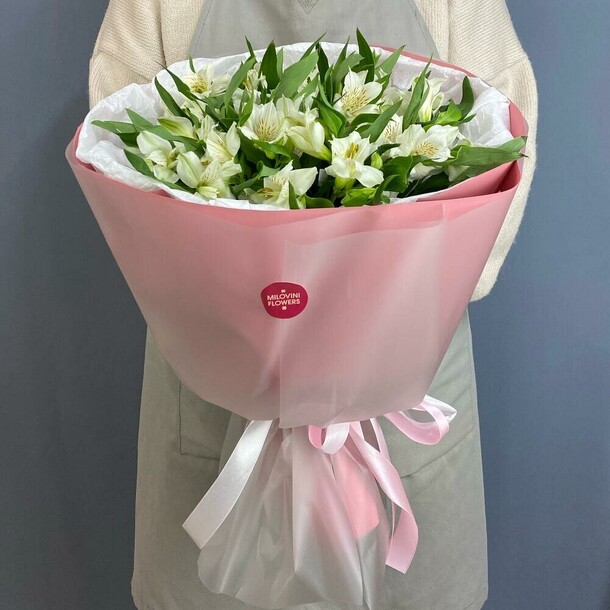 Букет из 11 белых альстромерий, артикул F1343787 - 7623 рублей, доставка по городу. Flawery - доставка цветов