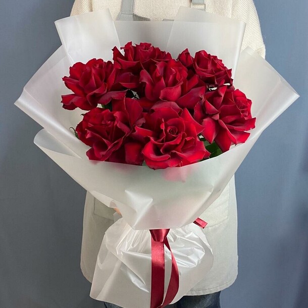 Букет из 7 красных французских роз, артикул F1348708 - 6776 рублей, доставка по городу. Flawery - доставка цветов