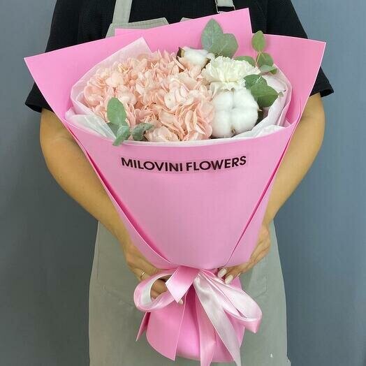 Букет с гортензией, гвоздиками, хлопком, артикул F1350700 - 3751 рублей, доставка по городу. Flawery - доставка цветов