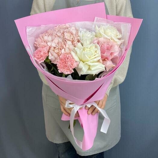 Букет с гортензией, гвоздиками, розами, артикул F1355202 - 6413 рублей, доставка по городу. Flawery - доставка цветов