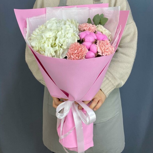 Букет с гортензией, гвоздиками, хлопком, артикул F1355228 - 7805 рублей, доставка по городу. Flawery - доставка цветов