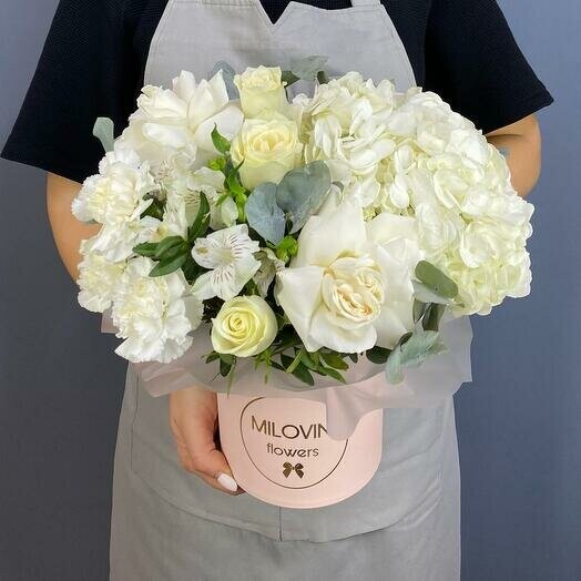 Композиция с гортензией, розами, эустомой, артикул F1355433 - 7200 рублей, доставка по городу. Flawery - доставка цветов