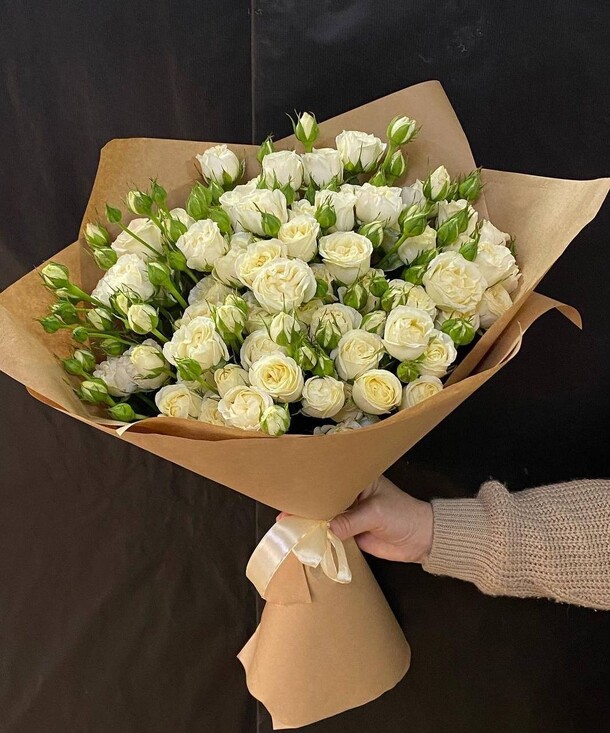 Шикарный букет из кустовых роз, артикул F1155051 - 28134 рублей, доставка по городу. Flawery - доставка цветов