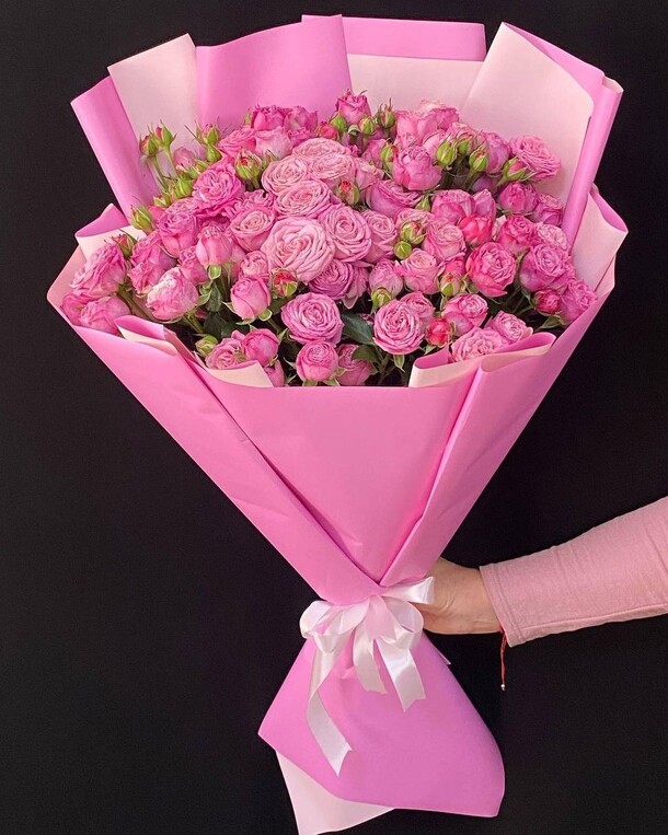 Букет из 19 кустовых роз, артикул F1155060 - 16915 рублей, доставка по городу. Flawery - доставка цветов