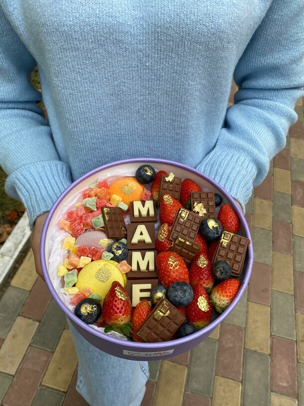 Подарок-сюрприз маме, артикул F1155292 - 4816 рублей, доставка по городу. Flawery - доставка цветов