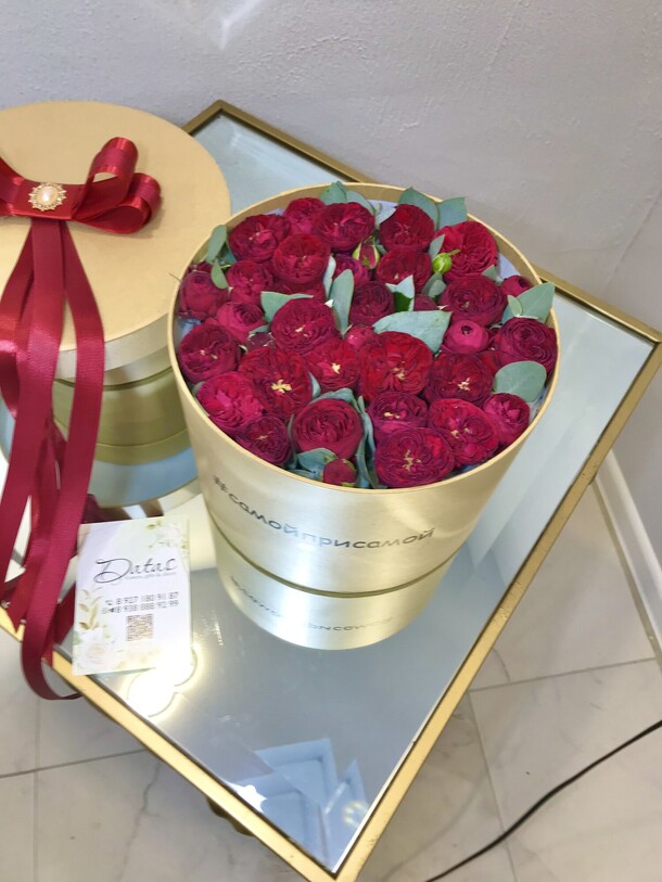 Коробка с розами «самойприсамой», артикул F1159142 - 10700 рублей, доставка по городу. Flawery - доставка цветов