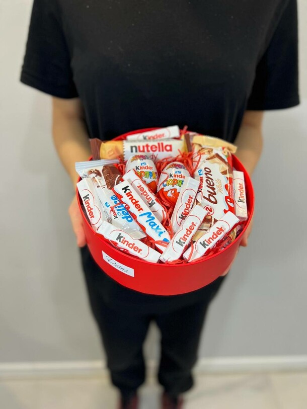 Коробка «киндер-сюрприз», артикул F1159775 - 5627 рублей, доставка по городу. Flawery - доставка цветов