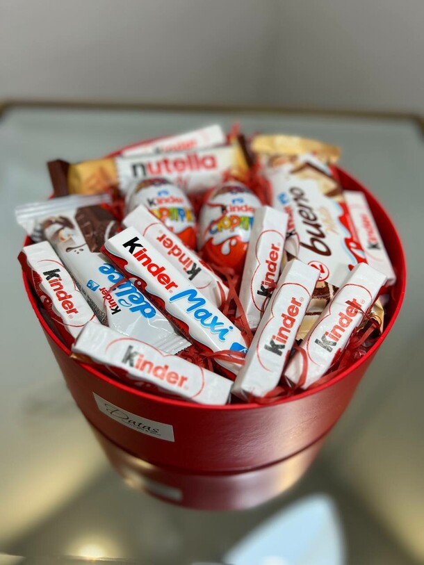 Коробка «киндер -сюрприз», артикул F1159780 - 5627 рублей, доставка по городу. Flawery - доставка цветов