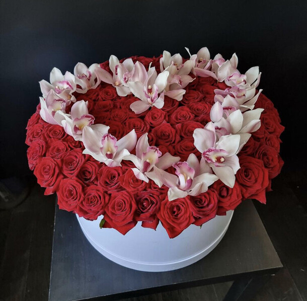 101 роза с орхидеями, артикул F1161043 - 68206 рублей, доставка по городу. Flawery - доставка цветов