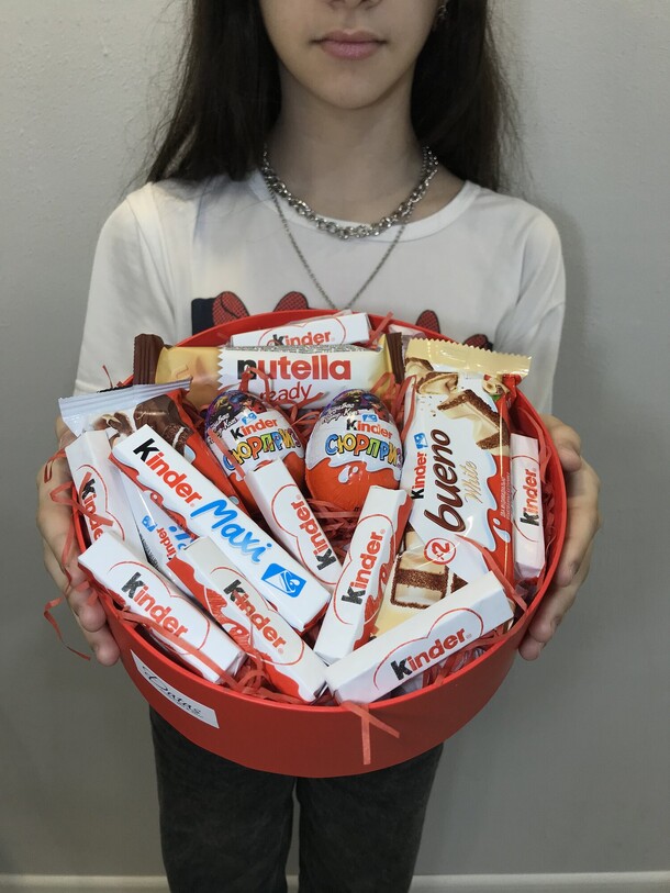 Подарок «киндер-сюрприз», артикул F1163046 - 6002 рублей, доставка по городу. Flawery - доставка цветов