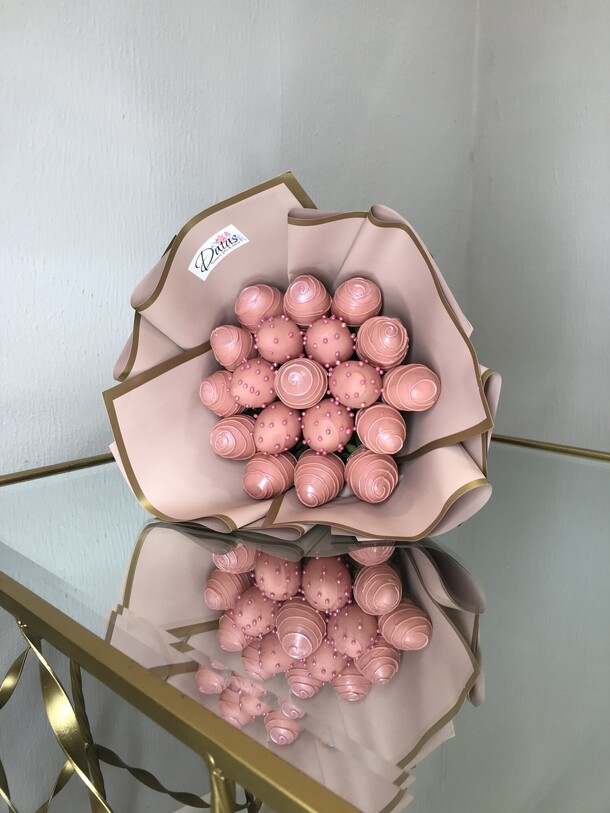 Букет из 19 клубник в шоколаде, артикул F1167374 - 7698 рублей, доставка по городу. Flawery - доставка цветов