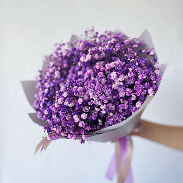 Букет из фиолетовой гипсофилы, артикул F1167382 - 7280 рублей, доставка по городу. Flawery - доставка цветов