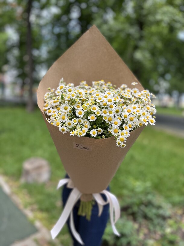 Букет полевых ромашек, артикул F1195320 - 4711 рублей, доставка по городу. Flawery - доставка цветов