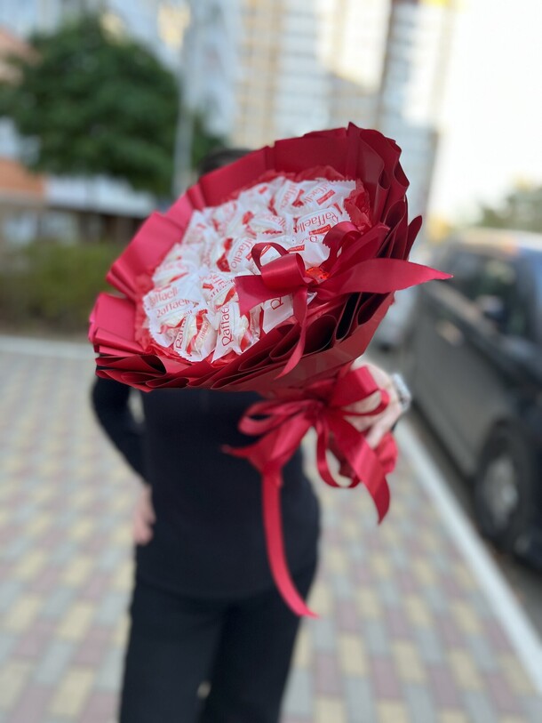 Букет из raffaello, артикул F1226670 - 4296 рублей, доставка по городу. Flawery - доставка цветов