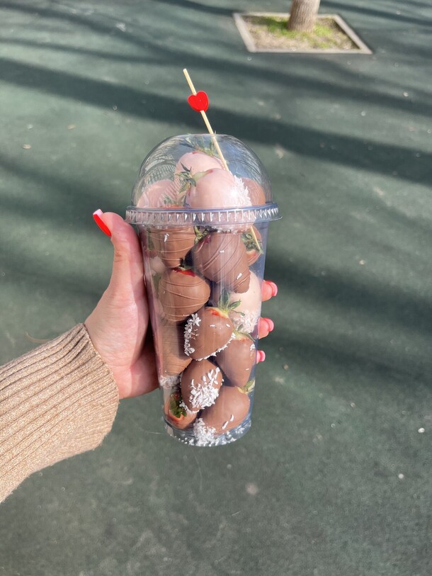 Клубника в бельгийском шоколаде, артикул F1263947 - 3025 рублей, доставка по городу. Flawery - доставка цветов