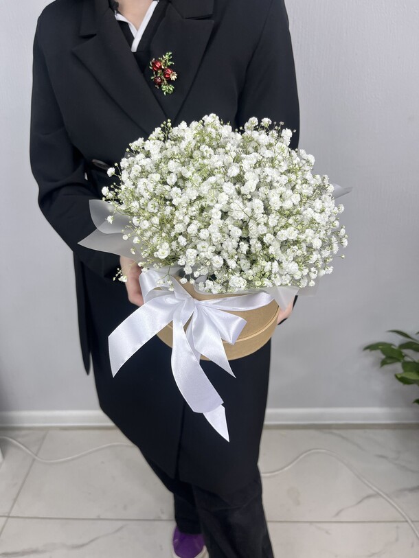 Коробка с гипсофилой, артикул F1263948 - 5590 рублей, доставка по городу. Flawery - доставка цветов