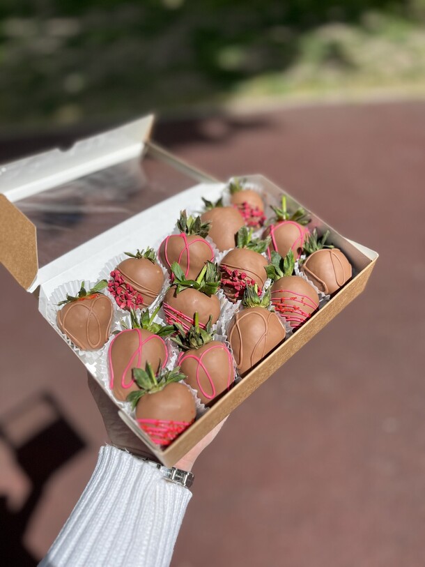 Клубника в бельгийском шоколаде, артикул F1274835 - 6589 рублей, доставка по городу. Flawery - доставка цветов