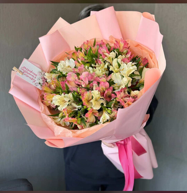 Букет микс из альстремерии, артикул F1418580 - 7321 рублей, доставка по городу. Flawery - доставка цветов