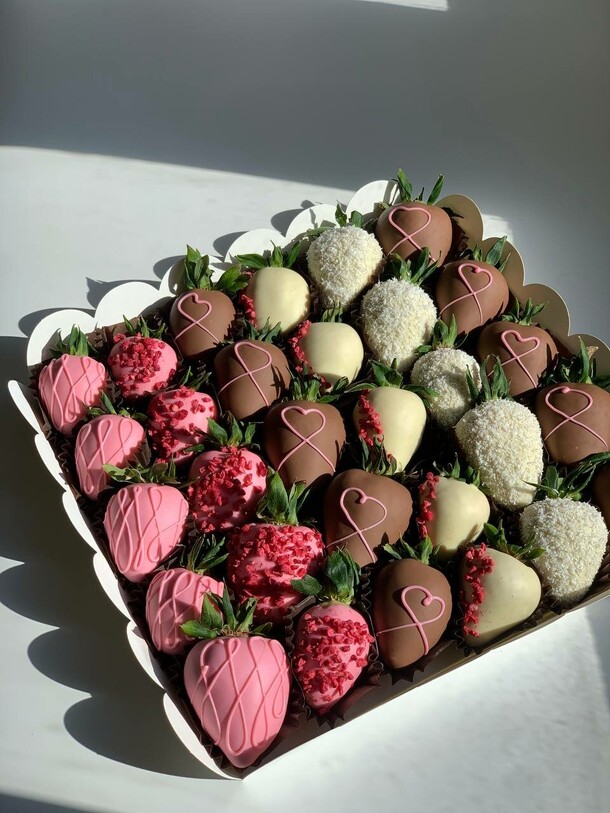 30 клубник в бельгийском шоколаде, артикул F1418623 - 10648 рублей, доставка по городу. Flawery - доставка цветов