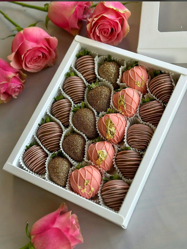 Клубника в шоколаде, артикул F1432063 - 8652 рублей, доставка по городу. Flawery - доставка цветов