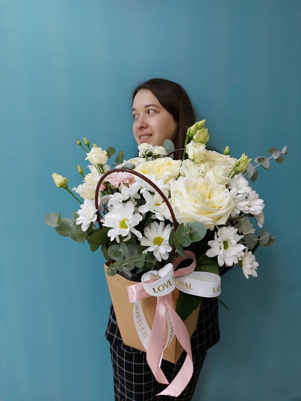 Подарок, артикул F1088418 - 6160 рублей, доставка по городу. Flawery - доставка цветов