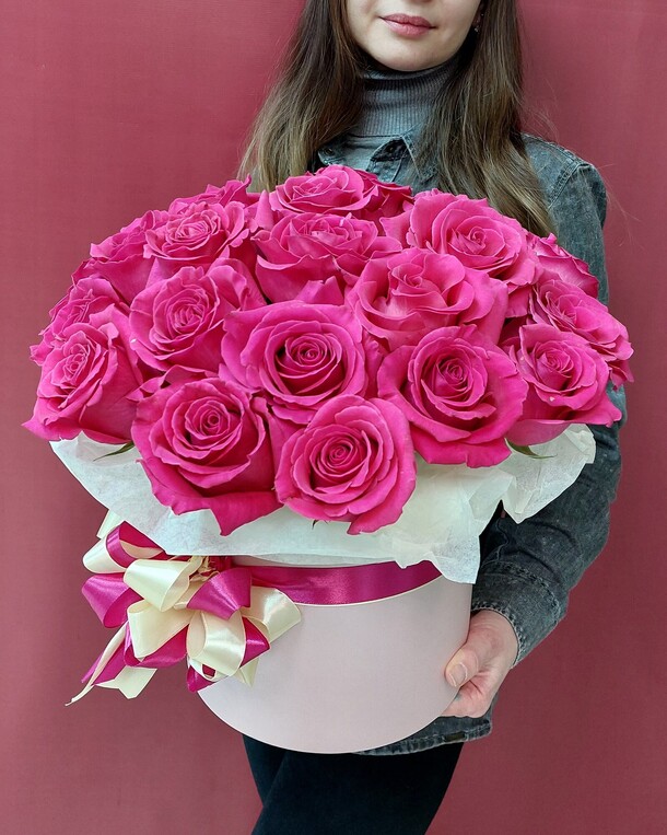 Коробка с розовыми розами премиум, артикул F1101013 - 13199 рублей, доставка по городу. Flawery - доставка цветов