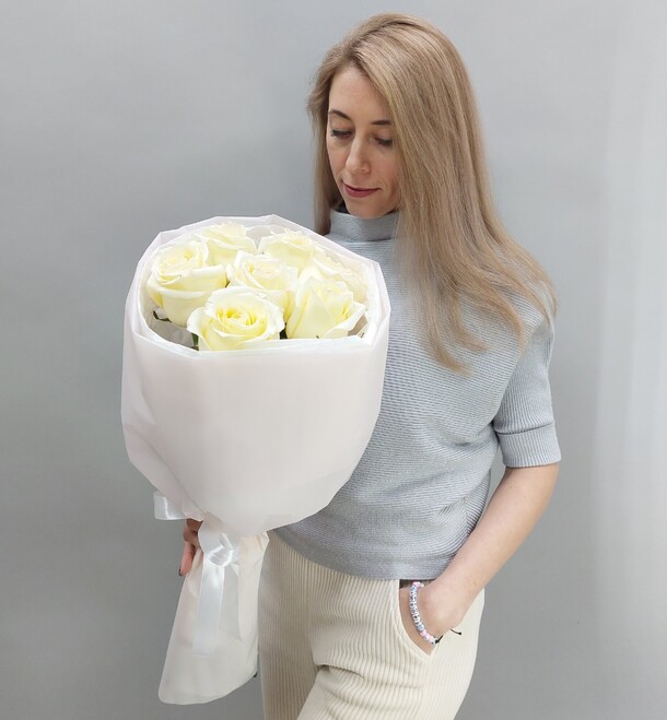 7 пионовидных роз в оформлении, артикул F1252557 - 4785 рублей, доставка по городу. Flawery - доставка цветов