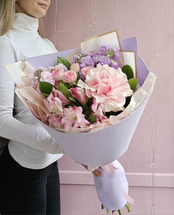 Комплимент дюшес, артикул F1310648 - 3135 рублей, доставка по городу. Flawery - доставка цветов