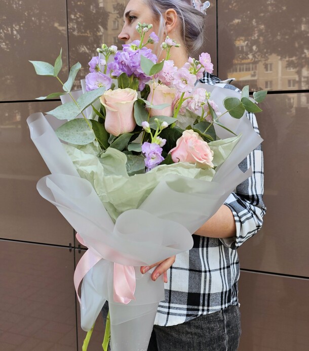 Букет неженка, артикул F1323056 - 3520 рублей, доставка по городу. Flawery - доставка цветов