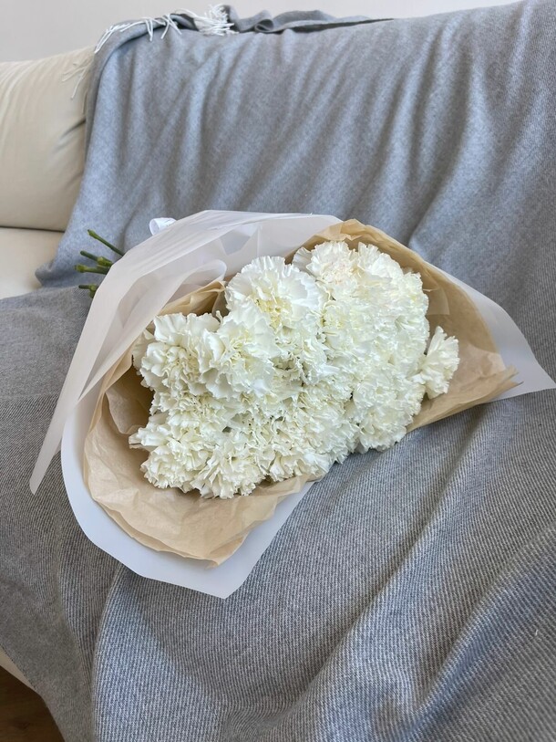 Монобукет из гвоздики, артикул F1125932 - 5000 рублей, доставка по городу. Flawery - доставка цветов